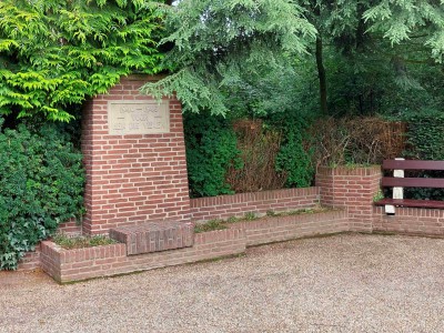 31 Monument op de Needseberg, ter herinnering aan de inwoners van Neede die in de Tweede Wereldoorlog om het leven zijn gekomen.jpg